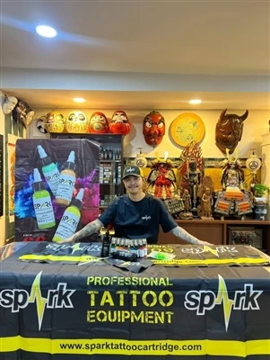 SPARK Ink Tailanddagi bambukdan tatuirovka bo'yicha taniqli rassom bilan hamk...