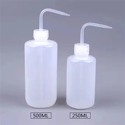 Tatuirovka plastmassa yuvish shishasini siqib chiqaradi