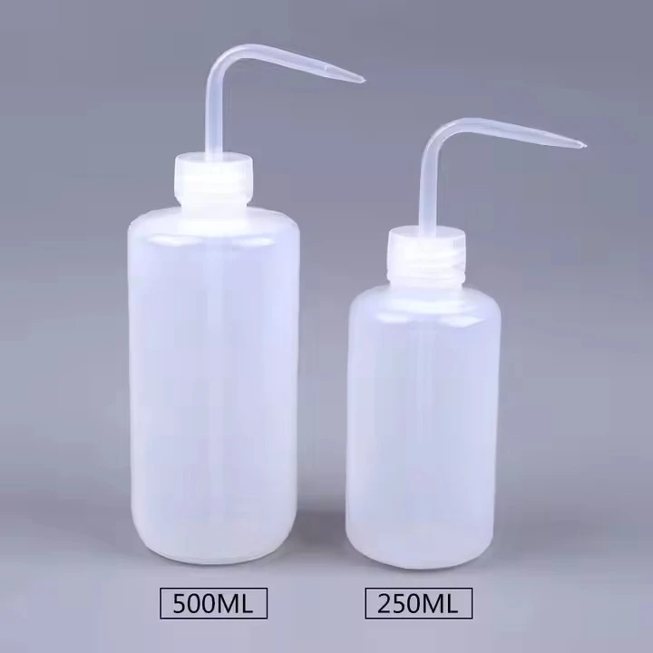 Tatuirovka plastmassa yuvish shishasini siqib chiqaradi